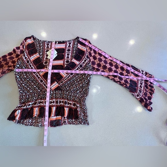 Free People Rosalie Bell Sleeve Faux
Wrap Top Sz Medium - Picture 3 of 12